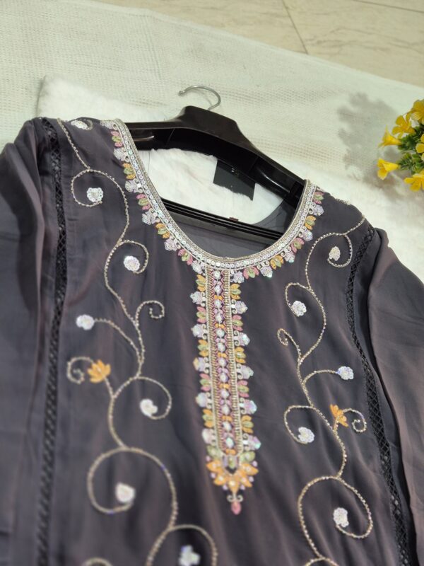 Pakistani Suit - Image 2