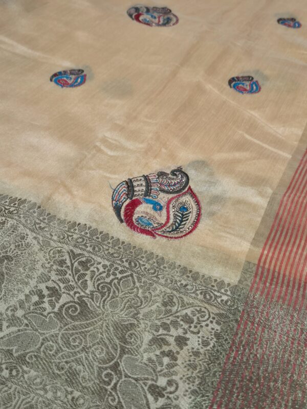 Cotton Saree with Thread work Motif - Image 2