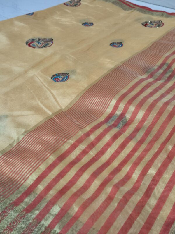 Cotton Saree with Thread work Motif - Image 4