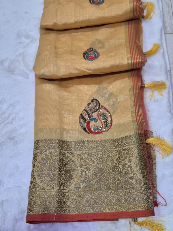 Cotton Saree with Thread work Motif - Image 3