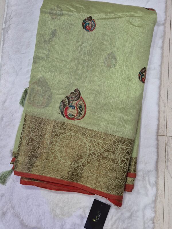 Cotton Saree with Thread work Motif - Image 5