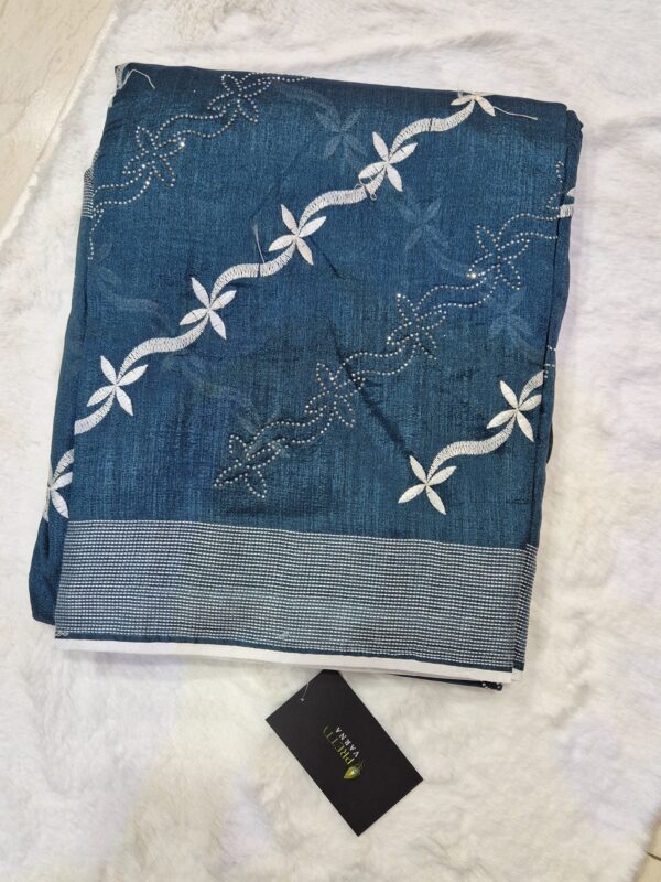 Cotton Saree with white Thread work - Image 9