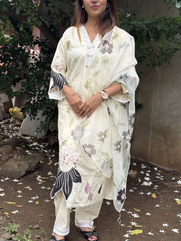Cream Kurta Set with Cutwork design - Image 3