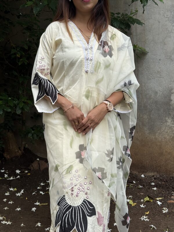 Cream Kurta Set with Cutwork design - Image 4