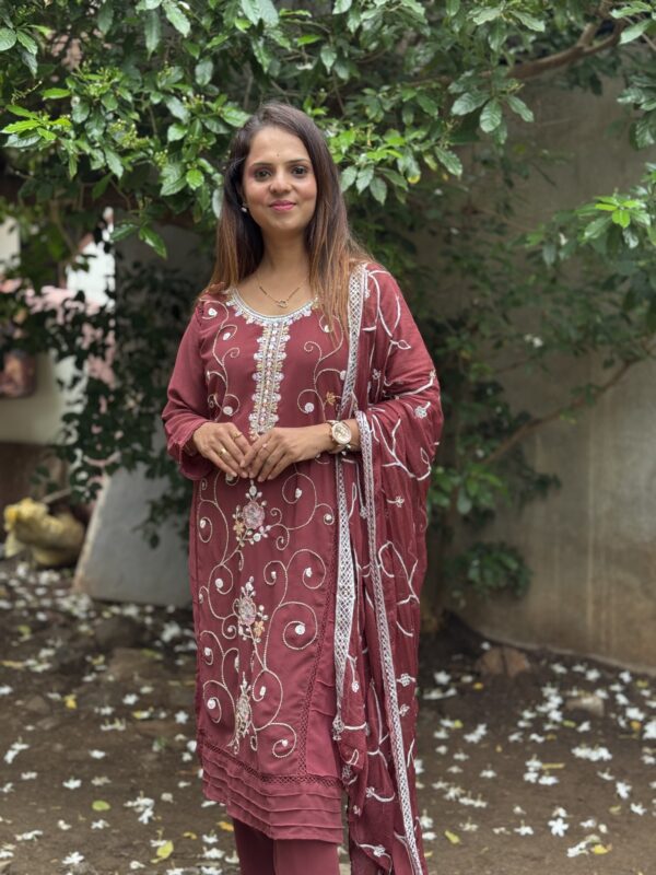 Pakistani Style Suit - Image 3