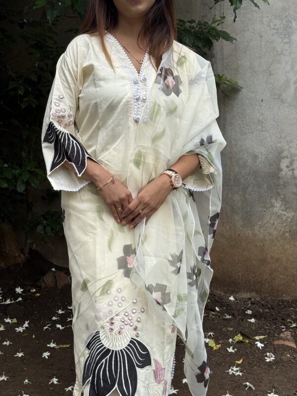 Cream Kurta Set with Cutwork design - Image 5