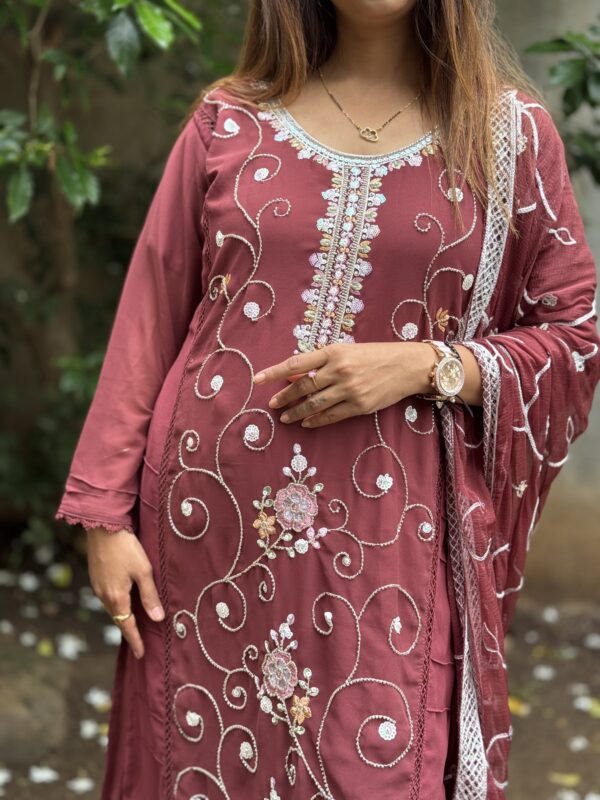 Pakistani Style Suit - Image 2